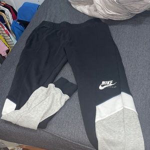 Nike women’s sweatpants